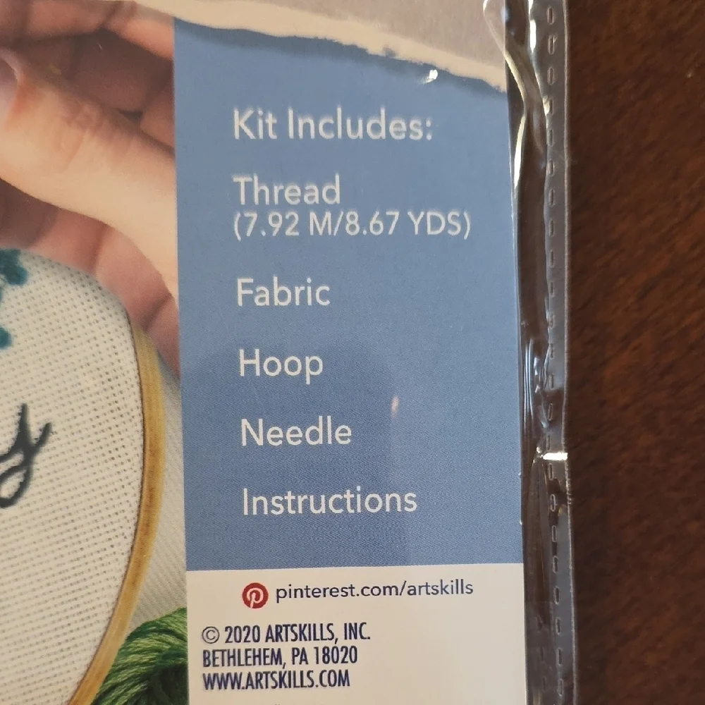 (J25) Floral Embroidery Kit - Multicolor